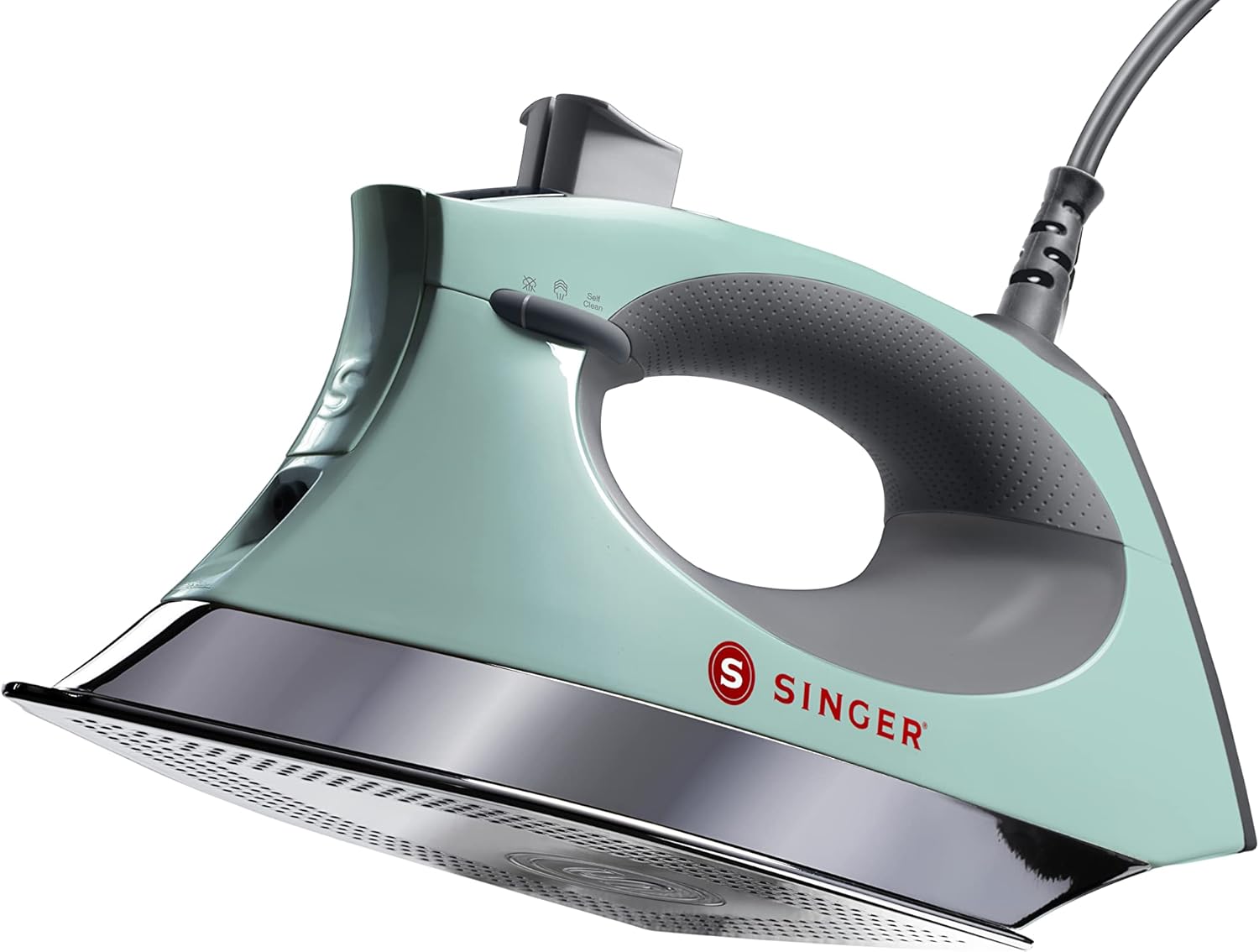 Ferro de passar roupa Singer SteamCraft em uso doméstico