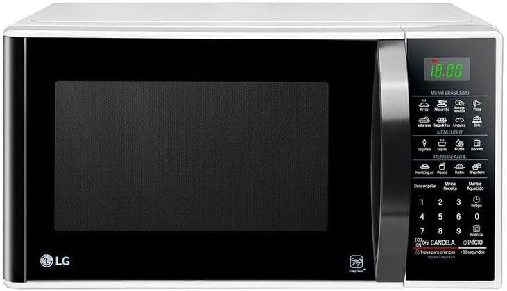 Micro-ondas LG EasyClean MS3091BC branco sobre bancada de cozinha