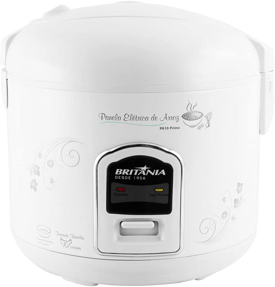 Panela de Arroz Elétrica Britânia PA10 Prime em uso sobre a bancada