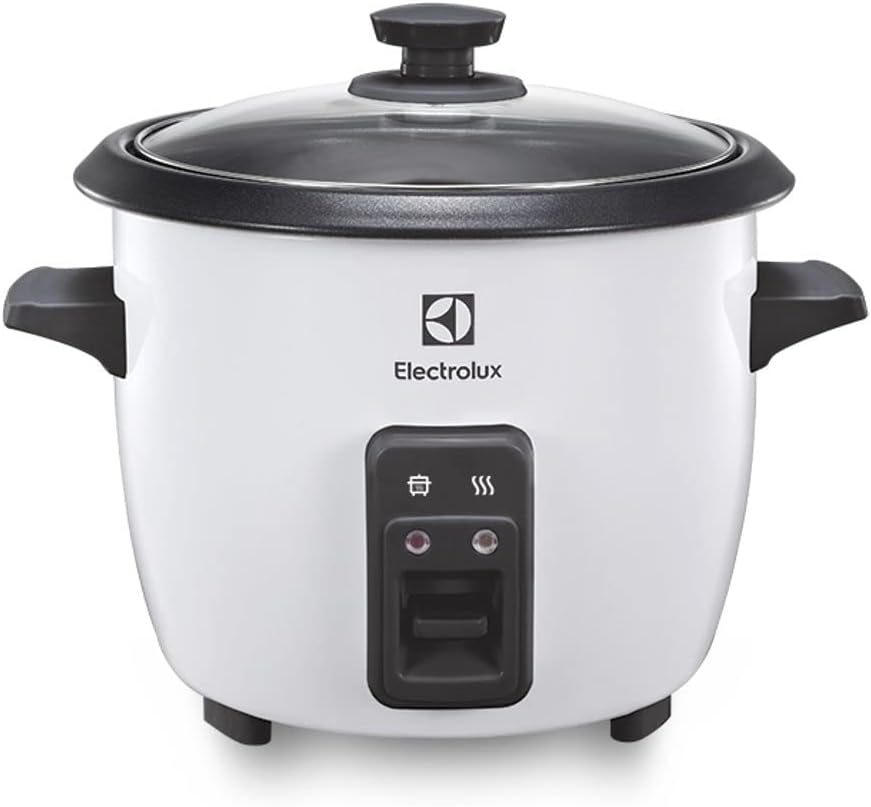 Panela de Arroz Elétrica Electrolux RCB50 em bancada de cozinha